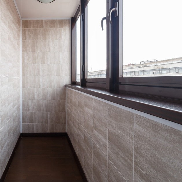 Обшивка балкона и лоджии: спектр материалов